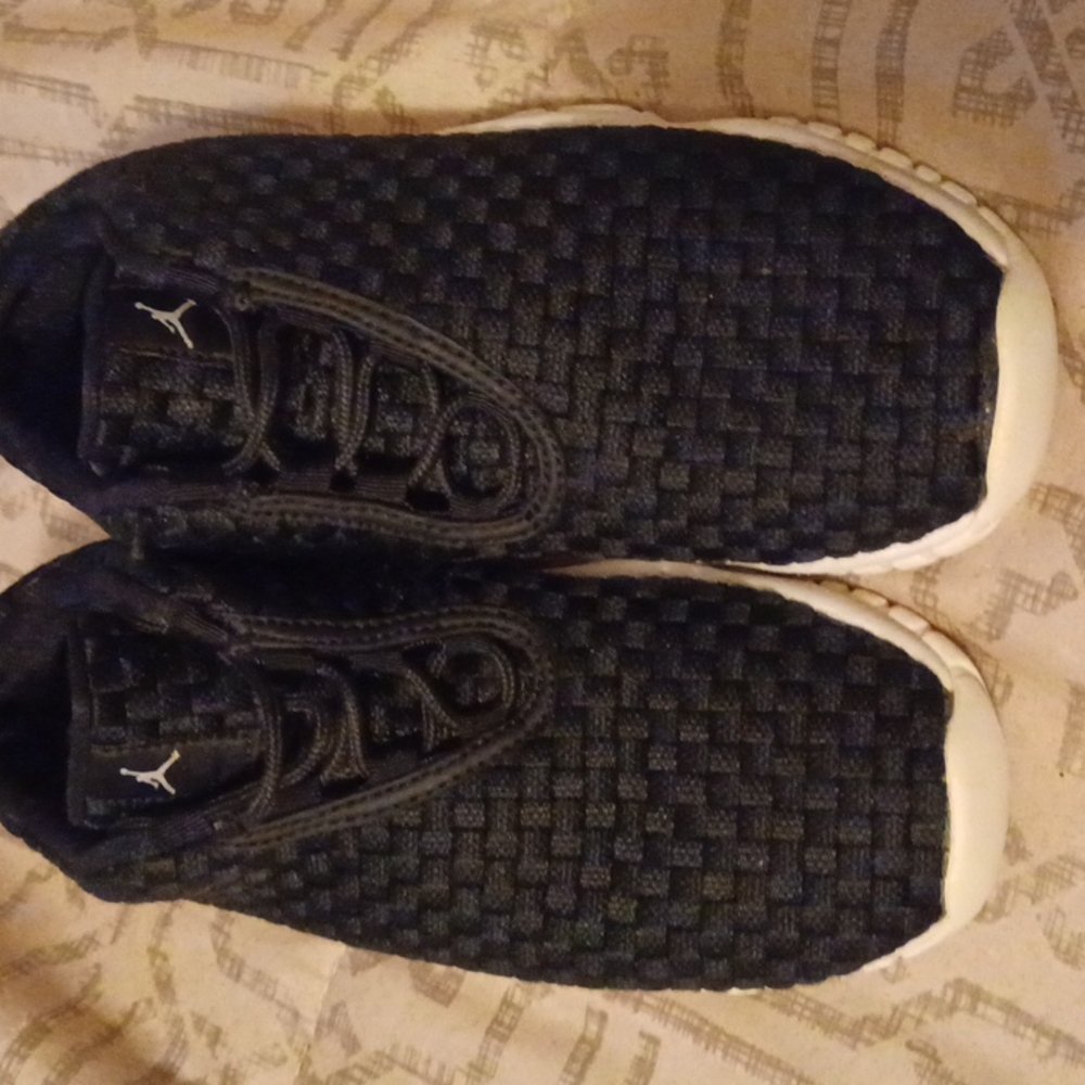 Like new Air Jordan Future Y4/W6